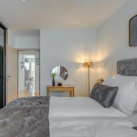 Paparazzi Apartment