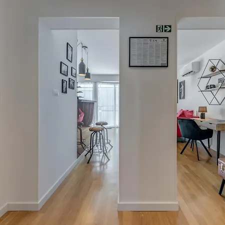 Paparazzi Apartment